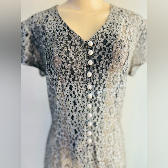 Vintage women’s dress see through size med to large measurement are included - Picture 7 of 14